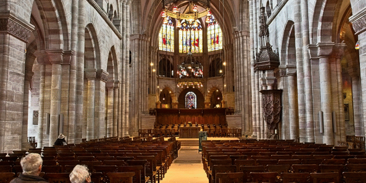 Τι είναι η αμφίσημη εκκοσμίκευση;